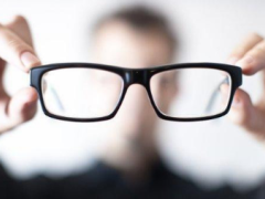 戴眼镜会让视力变差是错误看法！